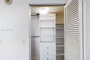 31 SE 5th St, Miami, FL 33131 - Photo 14