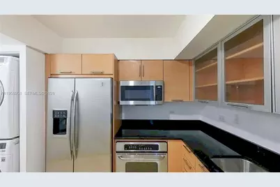 31 SE 5th St #2408, Miami, FL 33131 - Photo 16