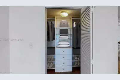 31 SE 5th St #2408, Miami, FL 33131 - Photo 26