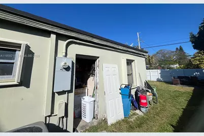 1701 NE 180th St, North Miami Beach, FL 33162 - Photo 24