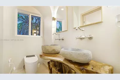 2749 NE 10th Ave, Wilton Manors, FL 33334 - Photo 46