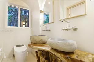 2749 NE 10th Ave, Wilton Manors, FL 33334 - Photo 46