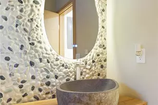 2749 NE 10th Ave, Wilton Manors, FL 33334 - Photo 12