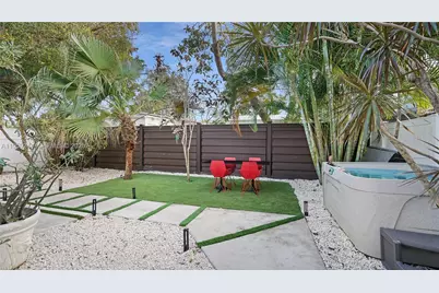 2749 NE 10th Ave, Wilton Manors, FL 33334 - Photo 8