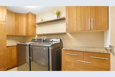 2749 NE 10th Ave, Wilton Manors, FL 33334 - Photo 18