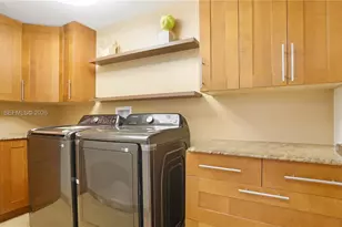 2749 NE 10th Ave, Wilton Manors, FL 33334 - Photo 18