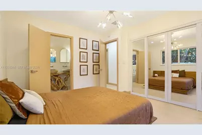 2749 NE 10th Ave, Wilton Manors, FL 33334 - Photo 14