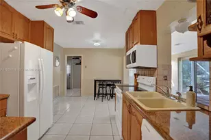 4927 NW 55th Ct, Tamarac, FL 33319 - Photo 10