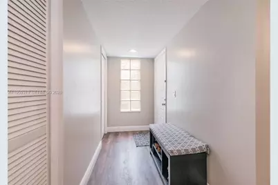 402 Lakeview Dr #201, Weston, FL 33326 - Photo 4