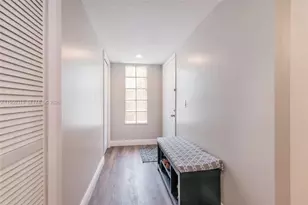 402 Lakeview Dr, Weston, FL 33326 - Photo 4