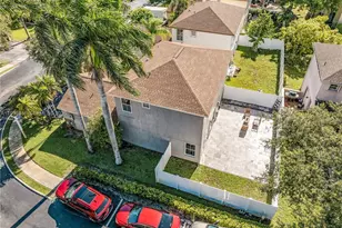 20709 NW 1st St, Pembroke Pines, FL 33029 - Photo 6