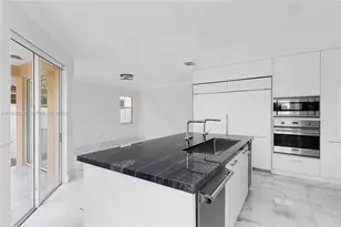 11321 NW 79th Ln, Doral, FL 33178 - Photo 12