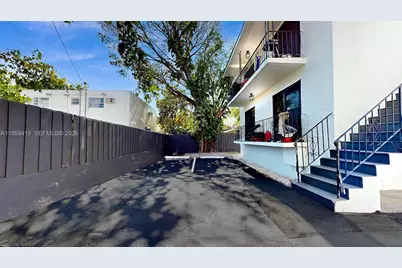 329 SW 9th Ave, Miami, FL 33130 - Photo 12