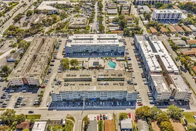 329 SE 3rd St #403T, Hallandale Beach, FL 33009 - Photo 2