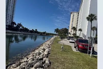 400 Kings Point Dr #706, Sunny Isles Beach, FL 33160 - Photo 2