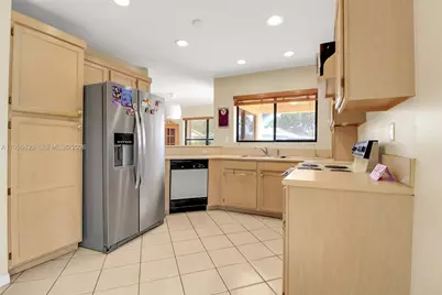 1801 NW 120th Ter, Pembroke Pines, FL 33026 - Photo 10