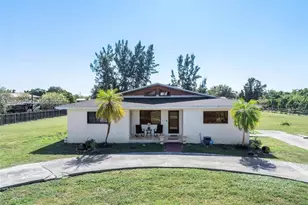 19530 SW 210th St, Miami, FL 33187 - Photo 2