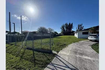 19530 SW 210th St, Miami, FL 33187 - Photo 6