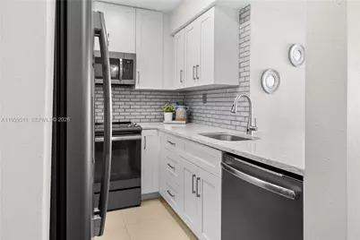 1200 West Ave #505, Miami Beach, FL 33139 - Photo 12