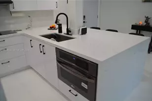 9682 Fontainebleau Blvd, Miami, FL 33172 - Photo 6