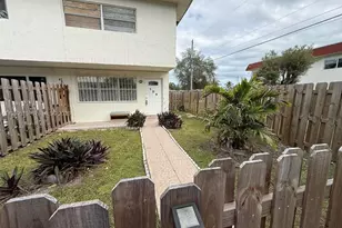 1520 NE 151st St, Miami, FL 33162 - Photo 2