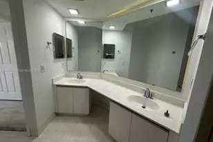 3245 NE 184th St, Aventura, FL 33160 - Photo 10