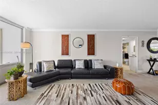 3850 Oaks Clubhouse Dr, Pompano Beach, FL 33069 - Photo 10