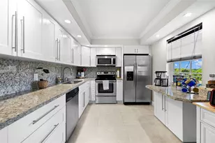 3850 Oaks Clubhouse Dr, Pompano Beach, FL 33069 - Photo 2