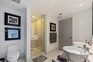 121 NE 34th St, Miami, FL 33137 - Photo 16