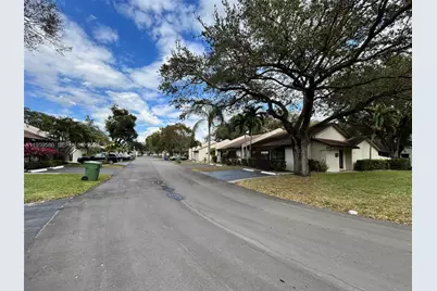 1540 NW 98th Ter, Pembroke Pines, FL 33024 - Photo 50