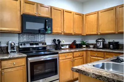 8915 W 35th Ave, Hialeah, FL 33018 - Photo 14