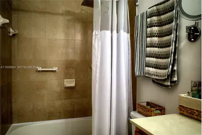 8915 W 35th Ave, Hialeah, FL 33018 - Photo 18