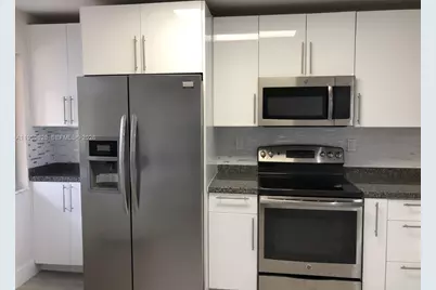 161 Lakeview Dr #204, Weston, FL 33326 - Photo 2