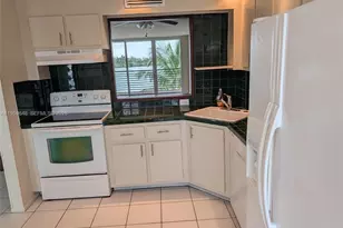 1075 NE Miami Gardens Dr, Miami, FL 33179 - Photo 4