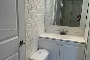 1301 NE Miami Gardens Dr, Miami, FL 33179 - Photo 12