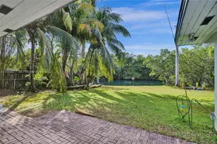 18500 NE 23rd Ct, Miami, FL 33180 - Photo 46