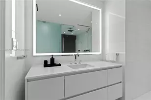 300 Biscayne Blvd Way, Miami, FL 33131 - Photo 12