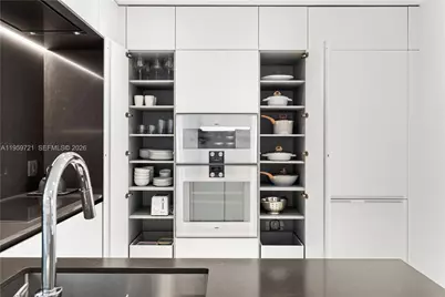 300 Biscayne Blvd Way #4509, Miami, FL 33131 - Photo 6