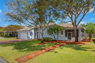 2570 SE 4th Pl, Homestead, FL 33033 - Photo 4