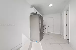 921 NW 22nd Ct, Miami, FL 33125 - Photo 4