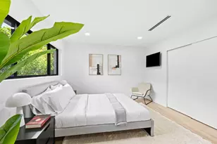 85 W Shore Dr W, Miami, FL 33133 - Photo 16