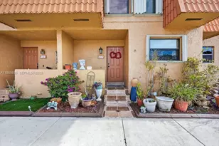 9125 Lime Tree Ln, Pembroke Pines, FL 33024 - Photo 2