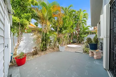 2755 W 74th St, Hialeah, FL 33016 - Photo 16