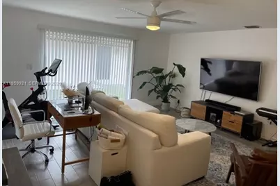 637 SW 3rd Ave #2, Fort Lauderdale, FL 33315 - Photo 2