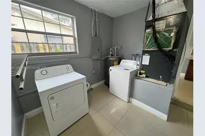 8521 NW 25th Ct, Sunrise, FL 33322 - Photo 18