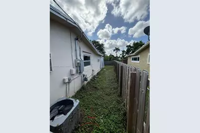 7930 NW 21st Ct, Sunrise, FL 33322 - Photo 20