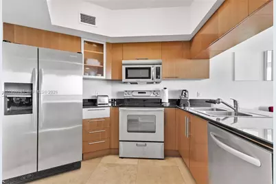 1750 N Bayshore Dr #3301, Miami, FL 33132 - Photo 4