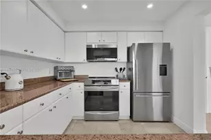 2475 Brickell Ave, Miami, FL 33129 - Photo 12