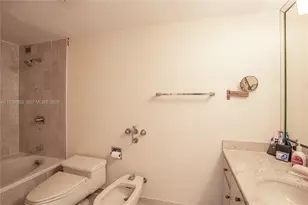 1800 NE 114th St, Miami, FL 33181 - Photo 18