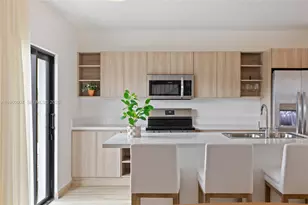 926 NW 10th St, Florida City, FL 33034 - Photo 6